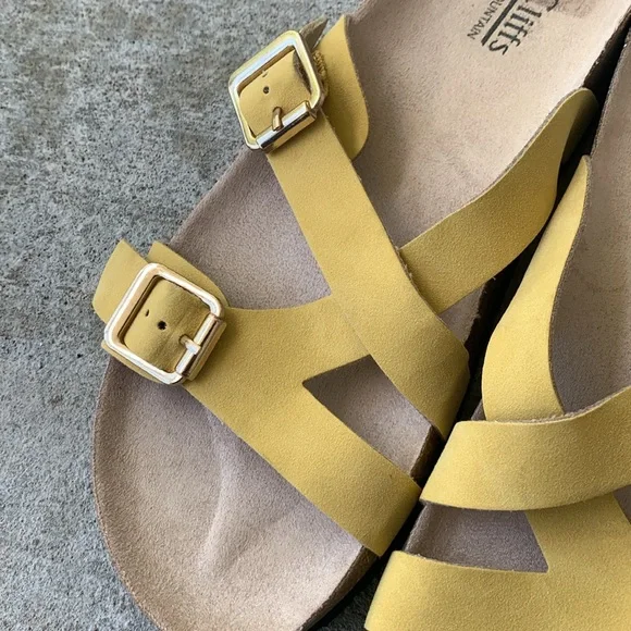 Cliffs by White Mountain Gionna Yellow Sandals - Picture 11 of 11